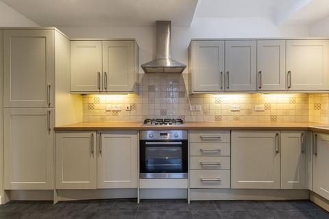4 bedroom flat for sale, Cavendish Place, Bath, BA1