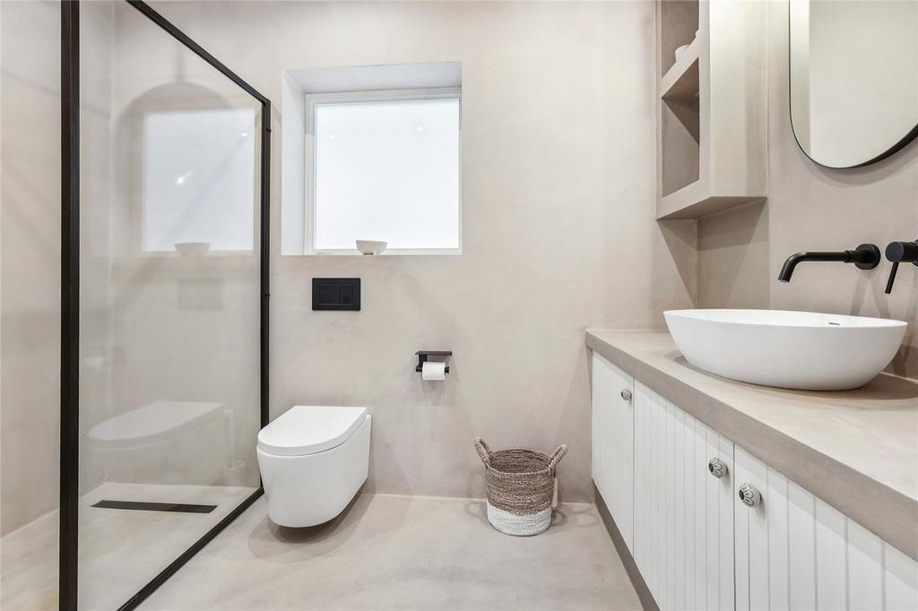 En-Suite Bathroom