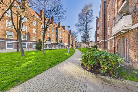 2 bedroom flat for sale, Lynmouth Road, London