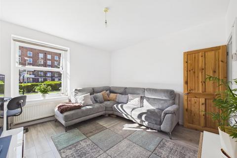 2 bedroom flat for sale, Lynmouth Road, London