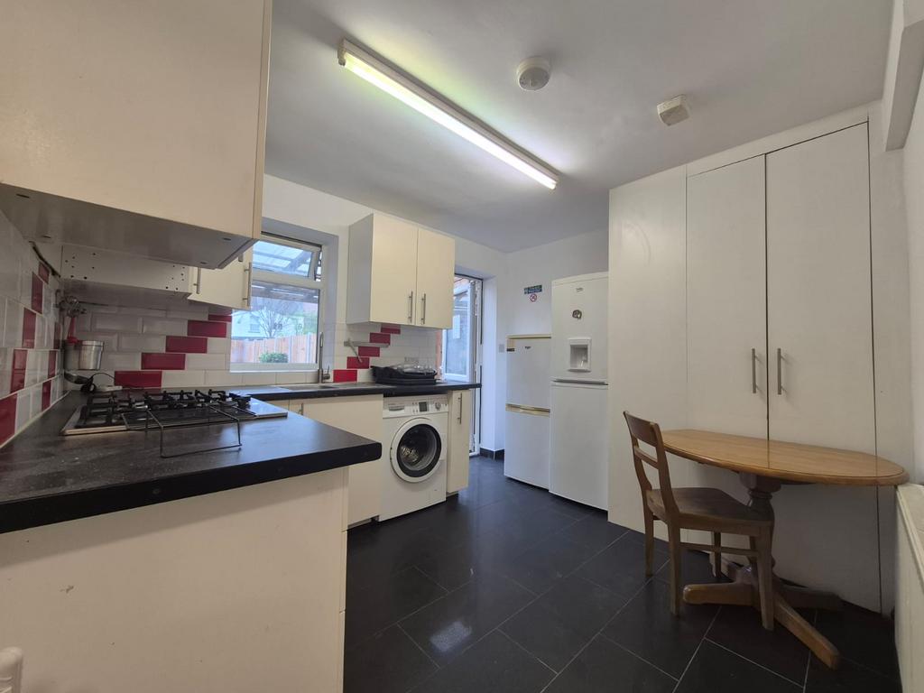 Studio with Private Garden & Modern Kitchen, N9