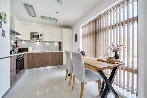 2 bedroom flat for sale, Windmill Hill, Enfield