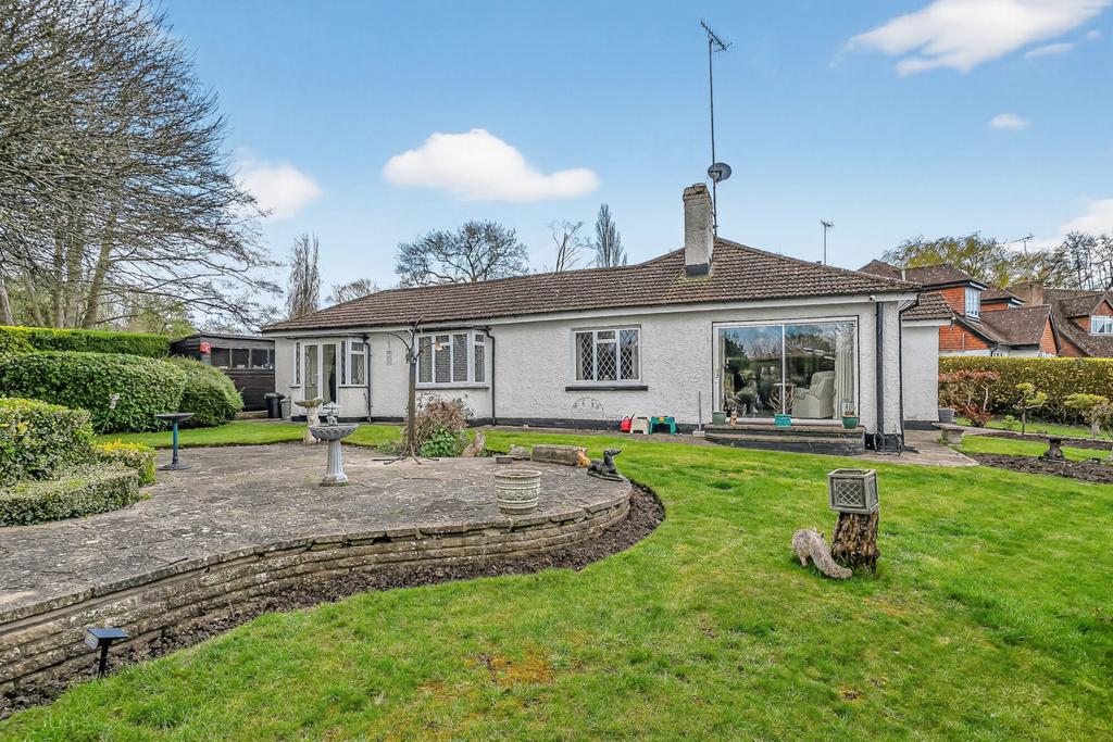Bungalow exterior, garden