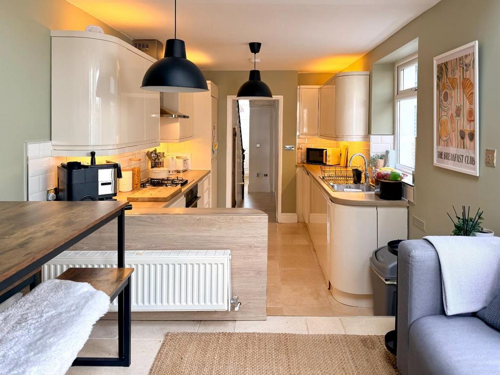 Kitchen/Dining Area