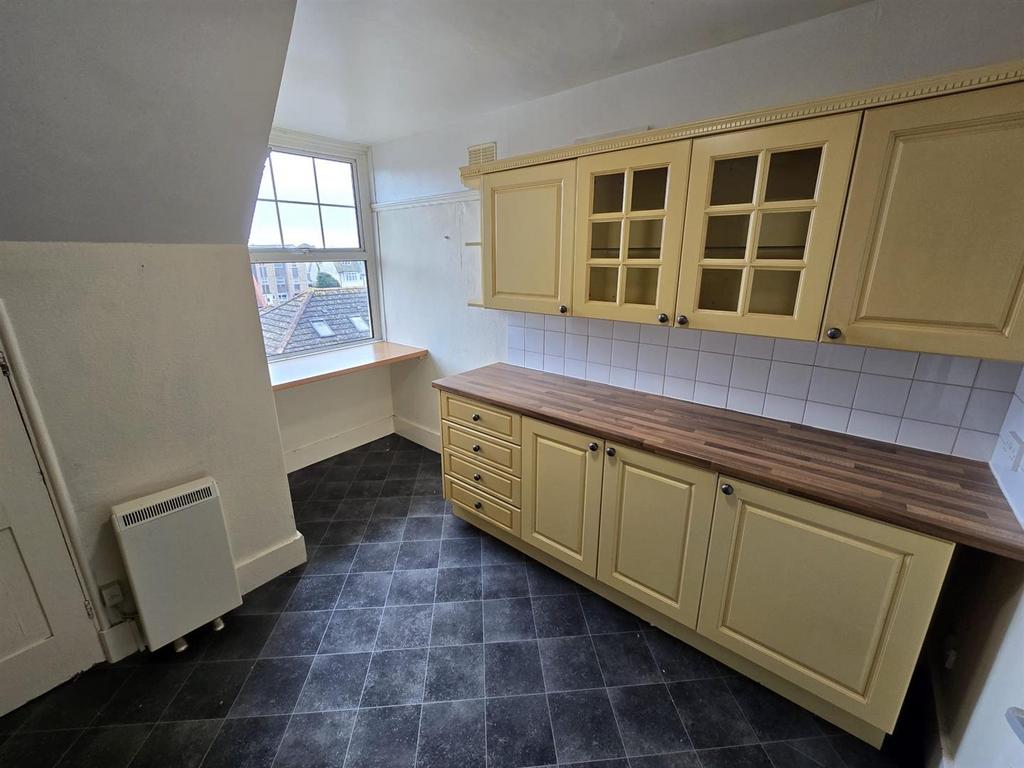 Photo 5 - Kitchen - SFF, 47 B Aldwick Road.jpg