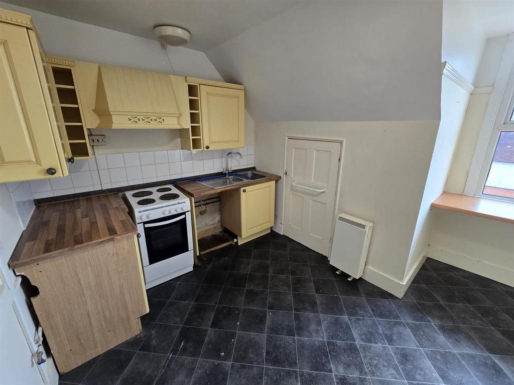 Photo 4 - Kitchen - SFF, 47 B Aldwick Road.jpg