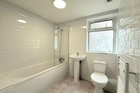3 bedroom terraced house to rent, Ynyshir Road, Porth, CF39