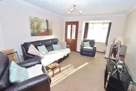 3 bedroom end of terrace house to rent, Victoria Road, Essex, RM1