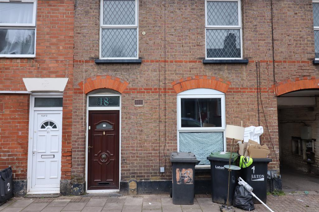 Russell Street LU1 5 EA