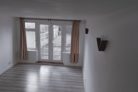 3 bedroom terraced house to rent, Aluric Close, Grays, RM16