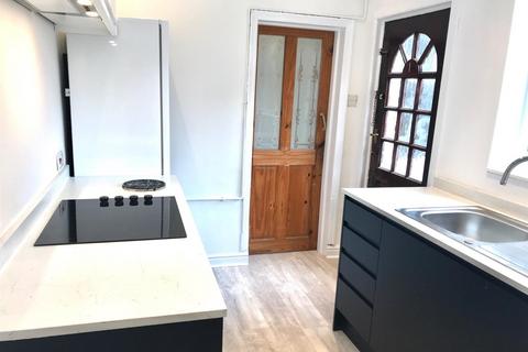2 bedroom terraced house for sale, Sutherland Street, South Bank