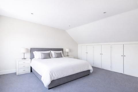 3 bedroom flat to rent, Halford Road, London, SW6