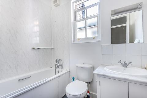 3 bedroom flat to rent, Halford Road, London, SW6
