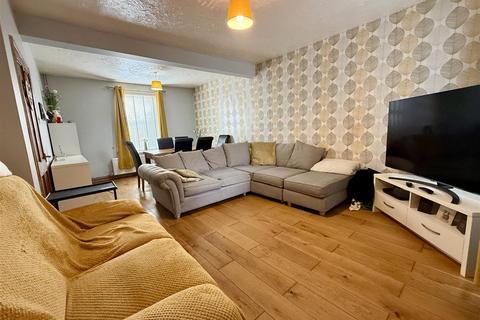 4 bedroom semi-detached house for sale, Heol Bryngwili, Cross Hands, Llanelli