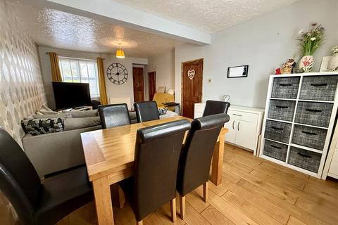 4 bedroom semi-detached house for sale, Heol Bryngwili, Cross Hands, Llanelli