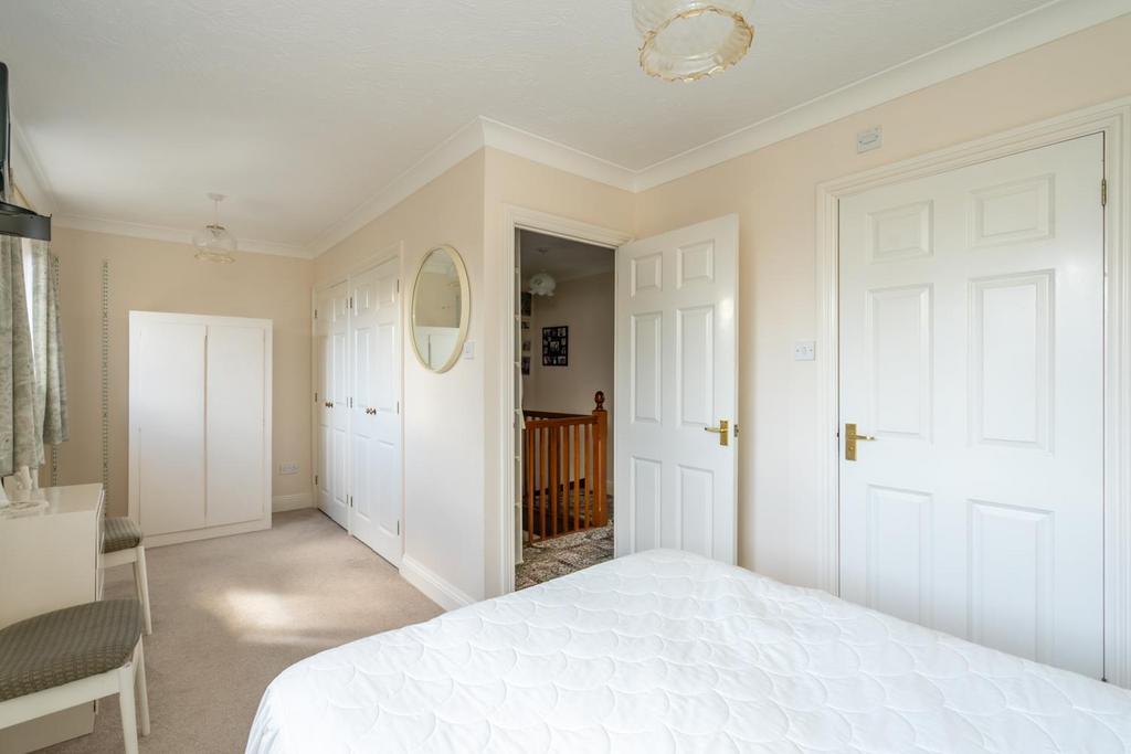 Bedroom 1 (3).jpg