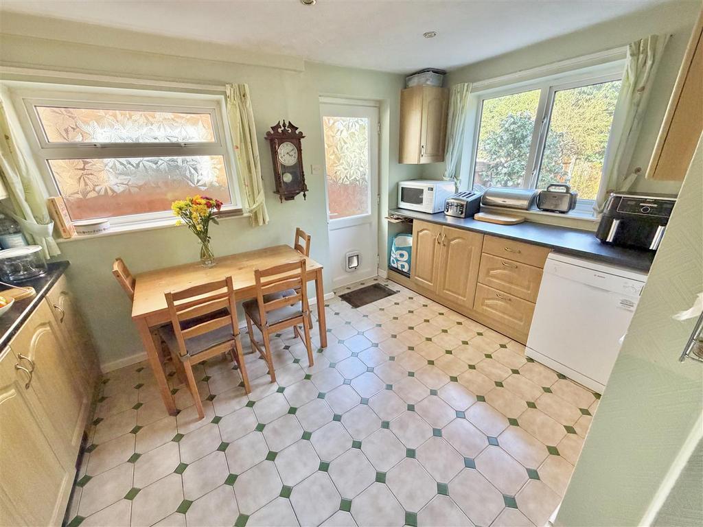 Kitchen 4