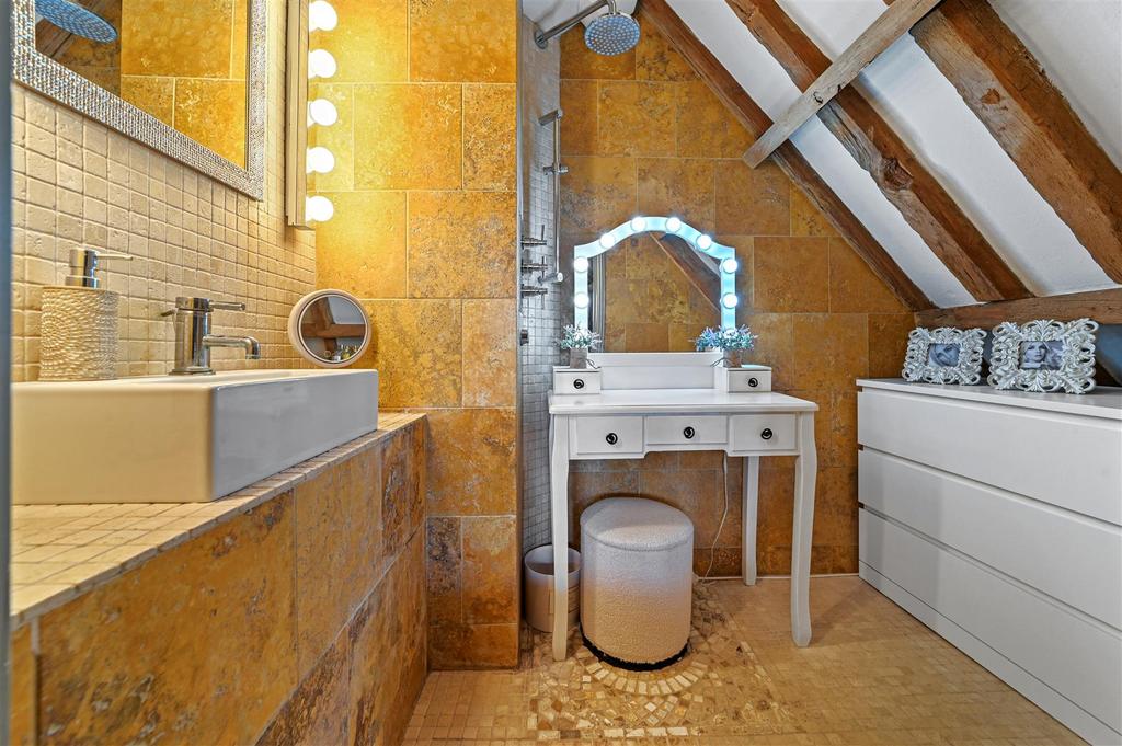 En suite to bedroom one