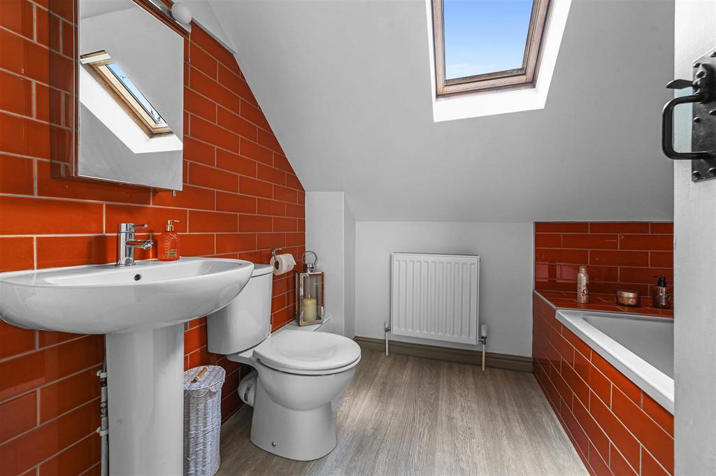 En suite to bedroom three