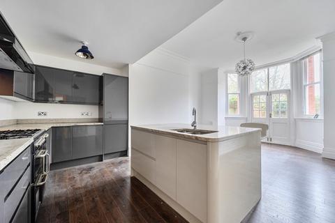 3 bedroom flat to rent, The Drive, Hove, BN3