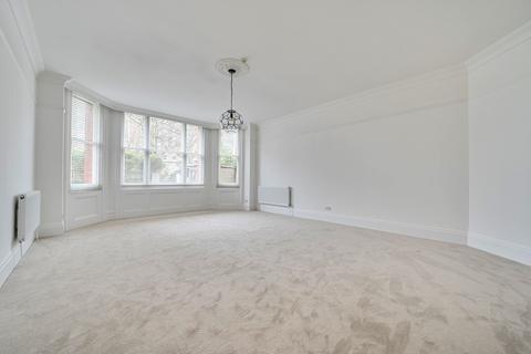 3 bedroom flat to rent, The Drive, Hove, BN3