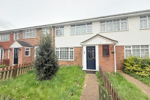 3 bedroom terraced house to rent, Honeysuckle Court, SITTINGBOURNE
