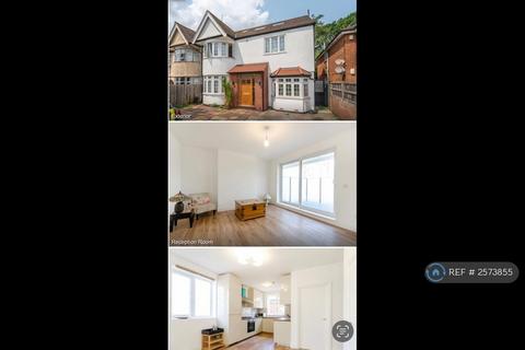 3 bedroom flat to rent, Roehampton Vale, London, SW15