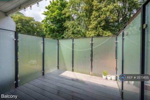 3 bedroom flat to rent, Roehampton Vale, London, SW15