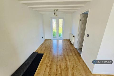 3 bedroom semi-detached house to rent, Stewart Drive, Loughborough, LE11