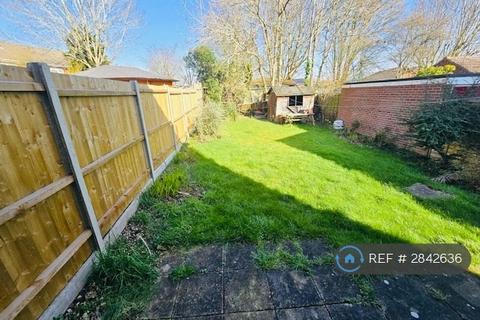3 bedroom semi-detached house to rent, Stewart Drive, Loughborough, LE11