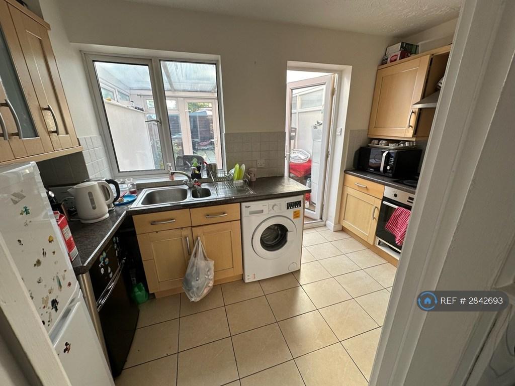 Kitchen Pic 1