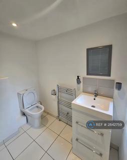 1 bedroom flat to rent, Finsbury Park Road, London, N4