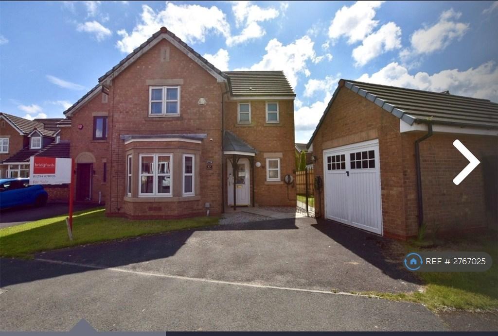 Front Drive And Garden / Garage