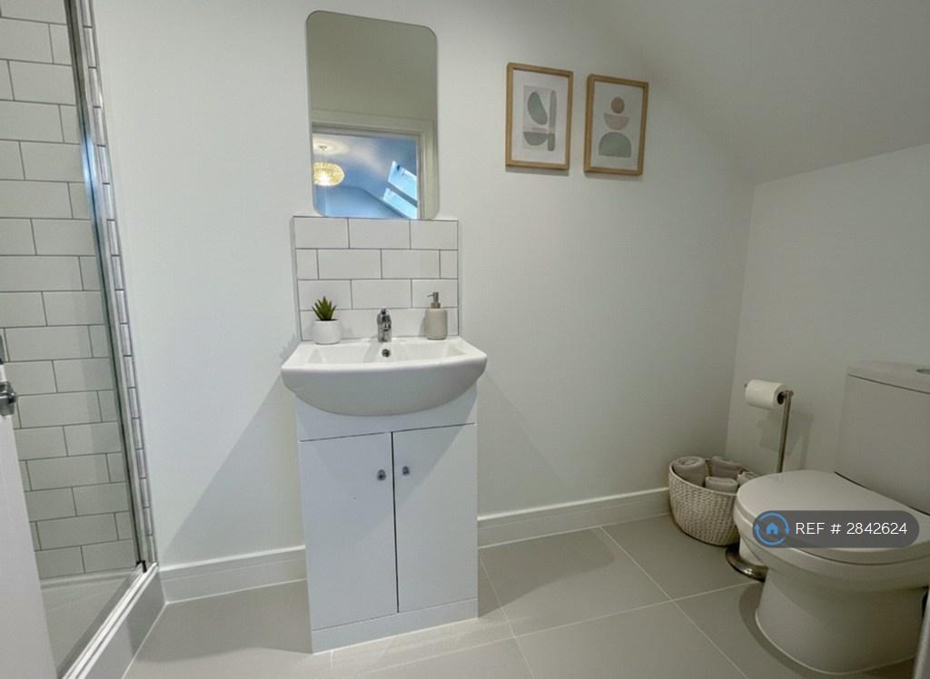 Room 6 Ensuite