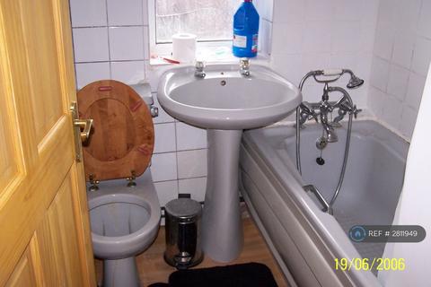 2 bedroom end of terrace house to rent, Craven Road, Leeds, LS6