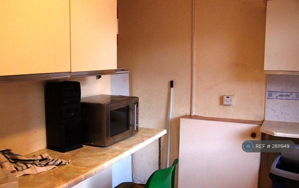 Kitchen With Many Units