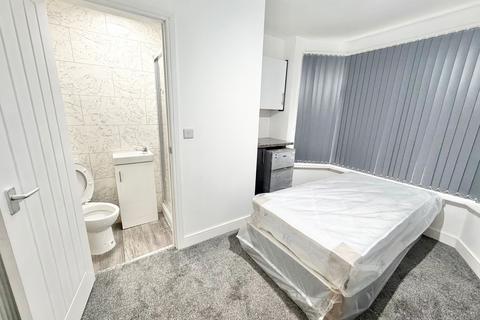 4 bedroom detached house for sale, Fenwick Close, Woking GU21