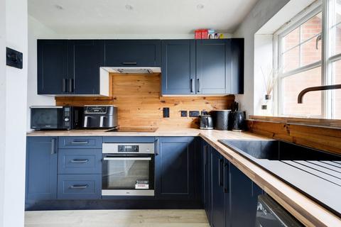 3 bedroom end of terrace house for sale, Langton Close, Nottingham NG4