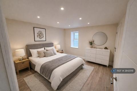 2 bedroom flat to rent, Central Hill, London, SE19