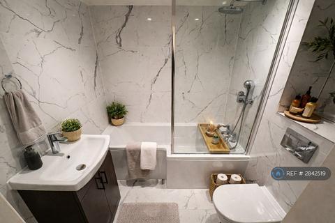 2 bedroom flat to rent, Central Hill, London, SE19