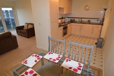 2 bedroom flat to rent, Bishops Corner, Hulme M15
