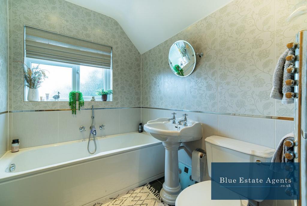 Family Bathroom Suite