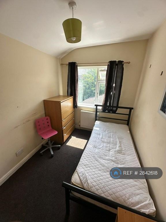 Single Bedroom Pic 1