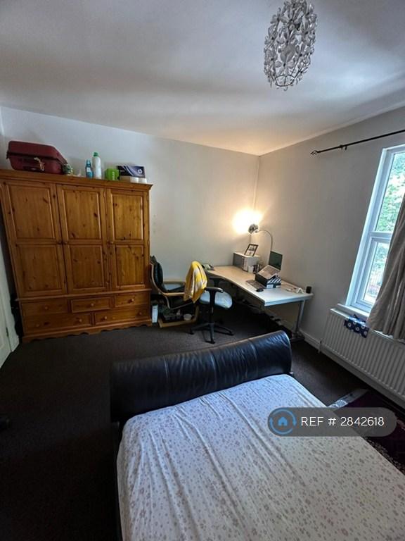 Double Bedroom Pic 2