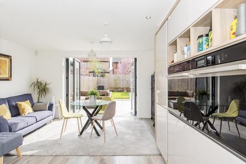 4 bedroom semi-detached house for sale, Cherry Avenue, Market Harborough