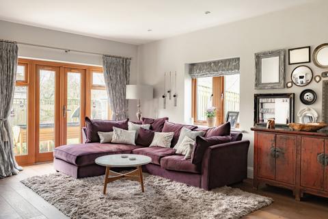 5 bedroom link detached house for sale, Gubblecote, Tring, Hertforshire HP23