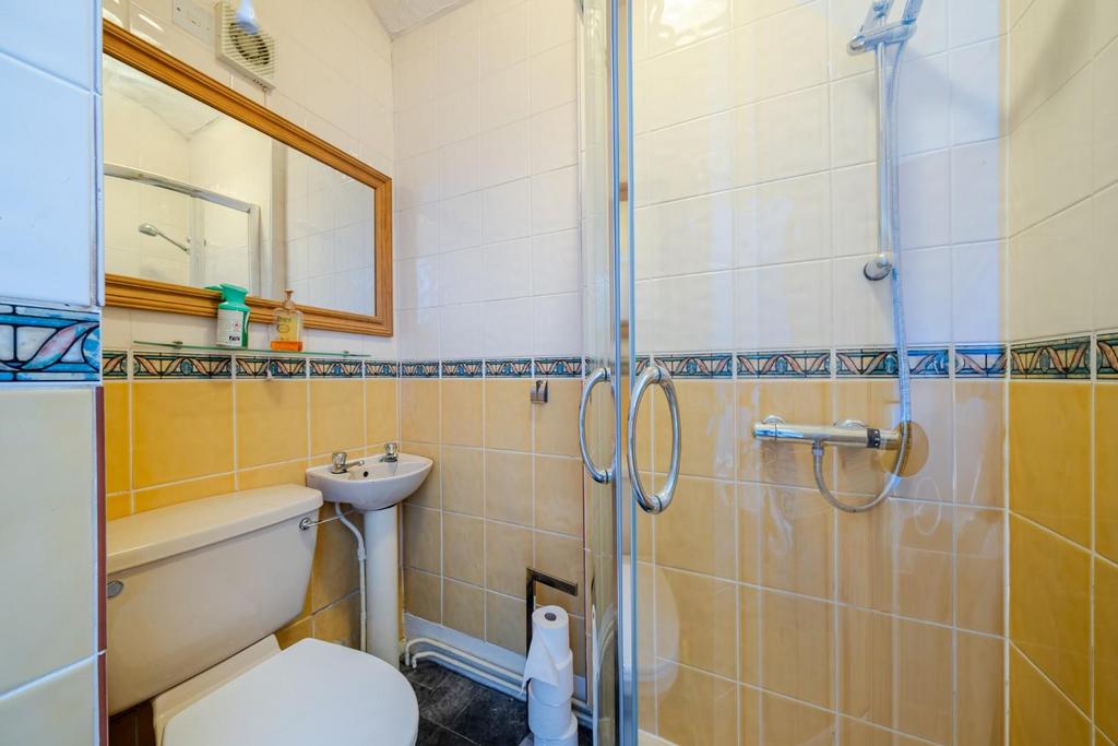 Small shower bathroom.jpg