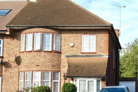 3 bedroom house to rent, Cissbury Ring South, London