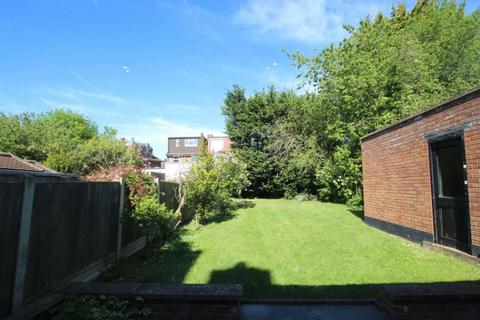 3 bedroom house to rent, Cissbury Ring South, London