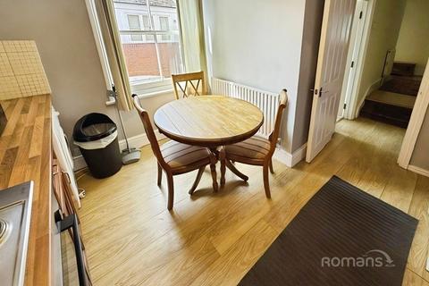 2 bedroom flat to rent, Parchment Street, Winchester, SO23